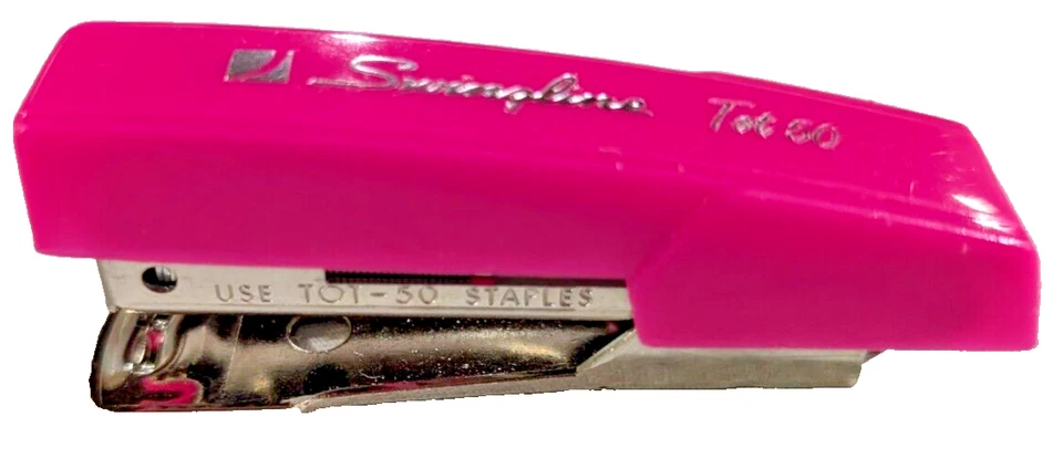 Mini grapadora de oficina vintage Swingline Tot 50 rosa ~ENVÍO RÁPIDO~ Long Island NY EE. UU. Foto 1 de 4