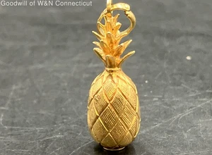 14k Yellow Gold Pineapple Pendent 7.64g - Picture 1 of 8