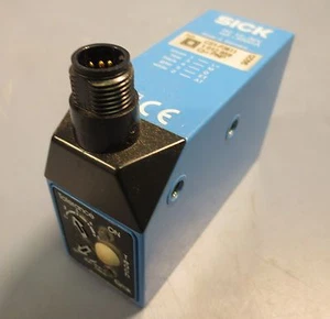 Sick Photoelectric Colormark Sensor Model CS1-P3611 1 012 859 Q-PNP DC 12…30V - Picture 1 of 6