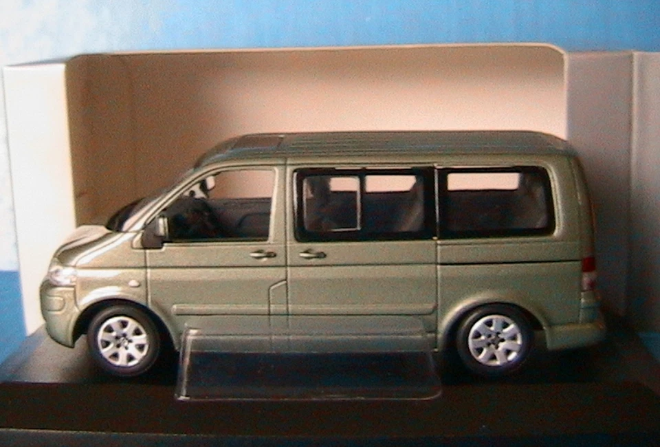 Volkswagen Multivan T5 2003 Light Verde IN Metallo MINICHAMPS 842902111 1/43 Sw - Immagine 1 di 1