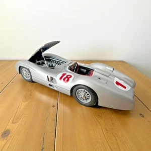 FRANKLIN MINT 1/24 MERCEDES-BENZ W 196 R 1954 TRES BON ETAT VENDU    SANS BOITE - Imagen 1 de 8
