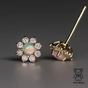 Pendientes de tachuelas de ópalo y diamantes australianos de diseño clásico de halo oro amarillo de 14 K - Imagen 1 de 12