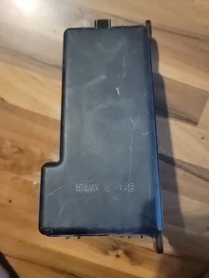 00 01 02 03 Lexus RX300 Caja de fusibles del motor Relé Bloque de conexiones Panel 2000-2003 Foto 1 de 4