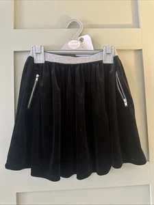 Black velvet skirt with silver belt line. AGE 9 - Picture 1 of 4