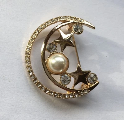 ВИНТАЖНАЯ НЕБЕСНАЯ БРОШЬ ASTRID ЗОЛОТИСТОГО ЦВЕТА С ИСКУССТВЕННЫМ ЖЕМЧУГОМ, ЛУНОЙ, ЗВЕЗДАМИ, КРИСТАЛЛАМИ - Изображение 1 из 4