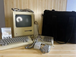 Apple Macintosh 512k vintage con AP07055, M0110, M0130, A9M0331, mouse bus, altro! - Foto 1 di 17