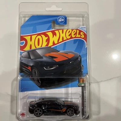 2024 Hot Wheels Super Treasure Hunt 2018 Chevy Chevrolet Camaro SS W/protector - Image 1 of 4