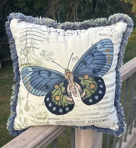 Almohada Mariposa Pier One Azul Shabby Chic con Flecos - Imagen 1 de 11
