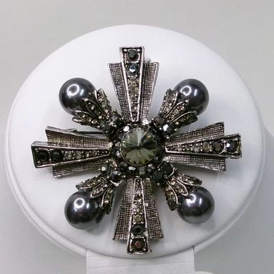 Broche prendedor cruz maltesa estilo vintage gris imitación perla estrás Foto 1 de 2