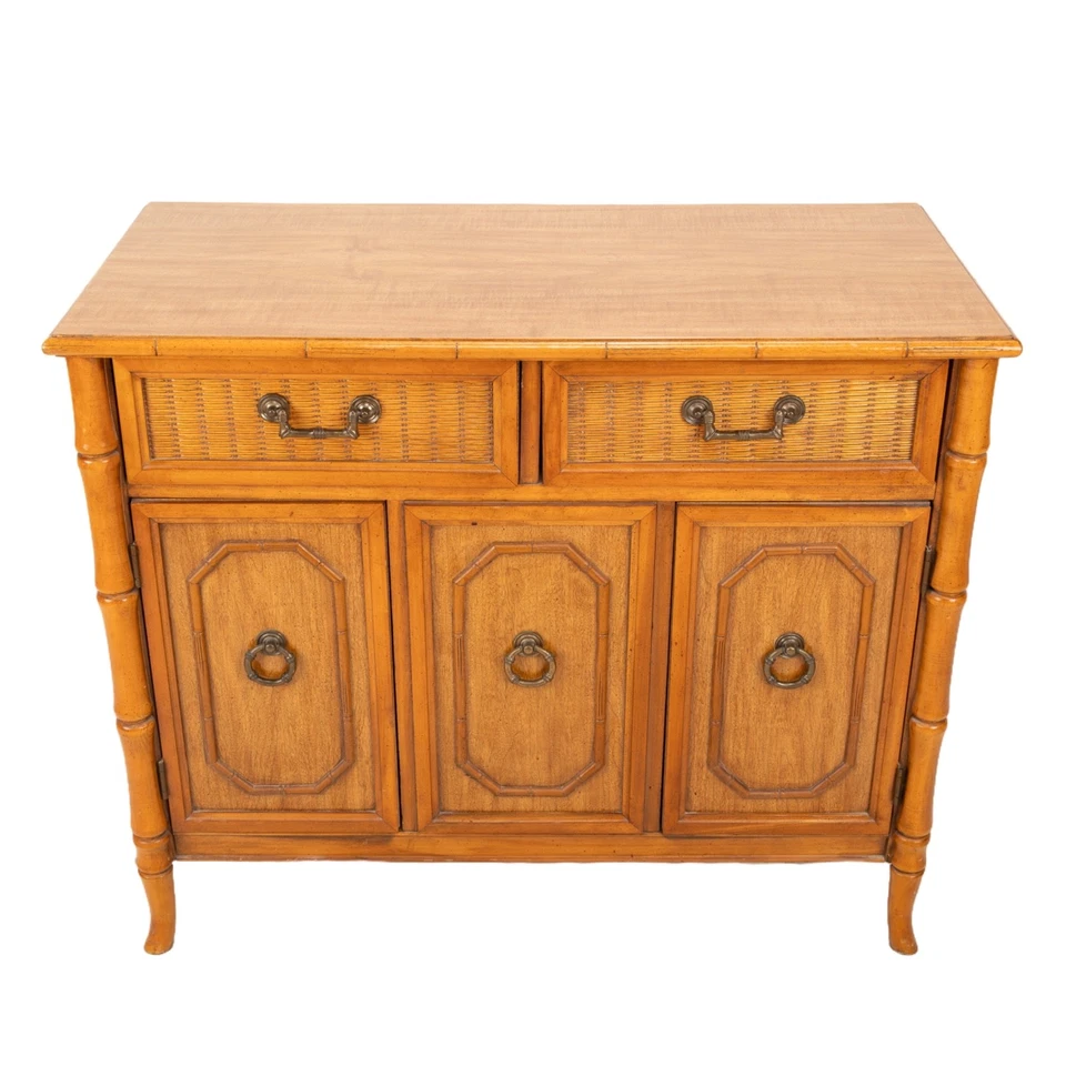 Palm Beach Regency Chinoiserie Imitación Bambú Credenza por Broyhill Circa Años 60 Foto 1 de 4