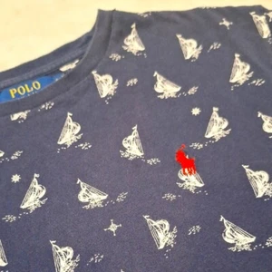 Polo Ralph Lauren Classic Fit Uomo Sm Navy Grafica T-shirt barche a vela nautica unisex - Foto 1 di 7