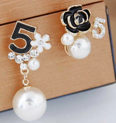 Pendientes de lujo de moda que faltan a juego estilo diseñador perlas y diamantes de imitación Foto 1 de 4