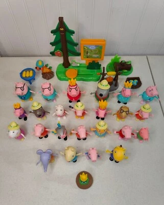 Lote de estatuillas de Peppa Pig y juego del día de la naturaleza Treehouse conjunto de figuras de acción paquete Foto 1 de 4