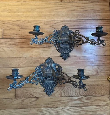 Par de apliques de velas de pared antiguos Art Nouveau de latón de doble brazo - columpio ornamentado Foto 1 de 3