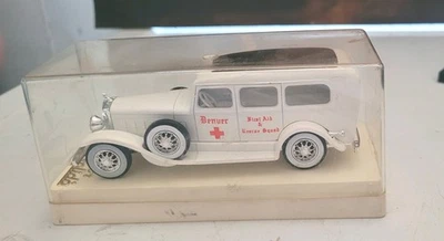 Blanco 1931 Cadillac V16 Denver Primeros Auxilios R. Squad SOLIDO Die Cast Francia Foto 1 de 4