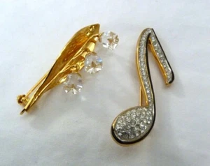SWAROVSKI SWAN SIGNED MEMORIES LILY OF THE VALLEY FLOWERS & MUSIC NOTE PINS X 2 - Picture 1 of 10