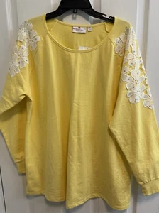 Quacker Factory XL Crocheted Flower Appliqué French Terry Top Raglan Sleeve New - Picture 1 of 11