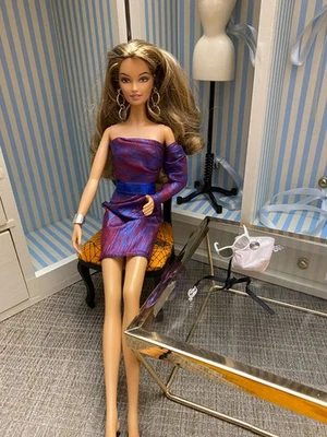 ACESSÓRIO BÁSICO BLACK LABEL BARBIE 2012 THE LOOK CITY SHINE OUTFIT AND BASICS (SEM BONECA) - Imagem 1 de 4