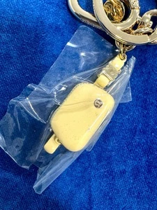 Nuevo Lululemon Everywhere Bolso Cinturón Dije Llavero - Crema Mantequilla/Dorado - Imagen 1 de 5