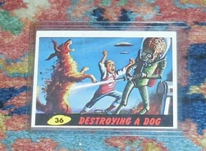 MARS ATTACKS - 1962 - No. 36 - DESTROYING A DOG - VG/EX - HTF - LOOK! - Picture 1 of 2