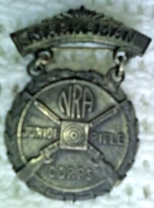no 62 MARKSMAN MEDAL NRA JUNIOR RIFLE CORPS WITH CROSSED RIFLES - Picture 1 of 3