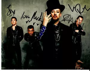 Foto a color firmada del club cultural "Karma Chameleon" Boy George (+3) 10X8 certificado de autenticidad - Imagen 1 de 2