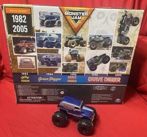 Monster Jam RETRO EDITION 1984 GRAVE DIGGER DIE-CAST 1:64 *NEW* 2019 Target Set - Picture 1 of 6