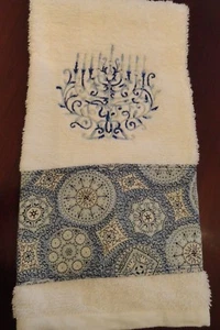 HANUKKAH CHANUKAH MENORAH  EMBROIDERED HAND TOWELS - HANDMADE JEWISH HOLIDAY - Picture 1 of 2