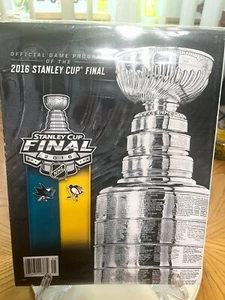PROGRAMA OFICIAL DEL JUEGO DE LA FINAL DE LA COPA STANLEY 2017 PENGUINS VS TIBURONES ABORDADO - Imagen 1 de 2