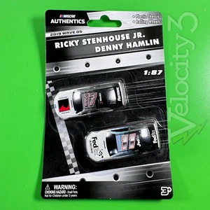 NASCAR Authentics: STENHOUSE #17 & DENNY HAMLIN #11 | 2019 Welle 05 | Maßstab 1:87 - Bild 1 von 5