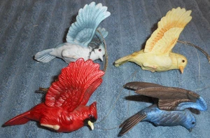 Christmas Tree Ornaments 4pcs Ceramic Hanging 3 1/2" Bird Species Flying 2 Chips - Picture 1 of 20