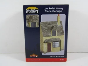 BACHMANN 44-295 - LOW RELIEF HONEY STONE COTTAGE - BRAND NEW - OO SCALE - Picture 1 of 5