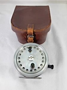VINTAGE HARDY BROS SILEX SUPERBA 4" BAIT CASTING FISHING REEL WITH LEATHER CASE - Imagen 1 de 11