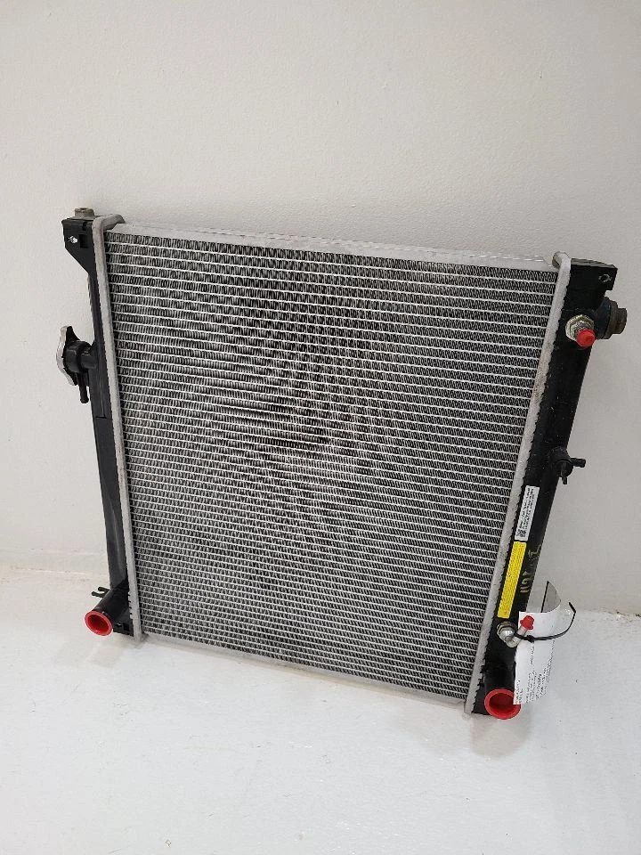 1999-2004 CHEVROLET TRACKER радиатор 99-04 91174507        - Изображение 1 из 4