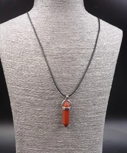Halskette mit Anhänger sechseckige Spitze aus rotem Jaspis aus Indien - Bild 1 von 2