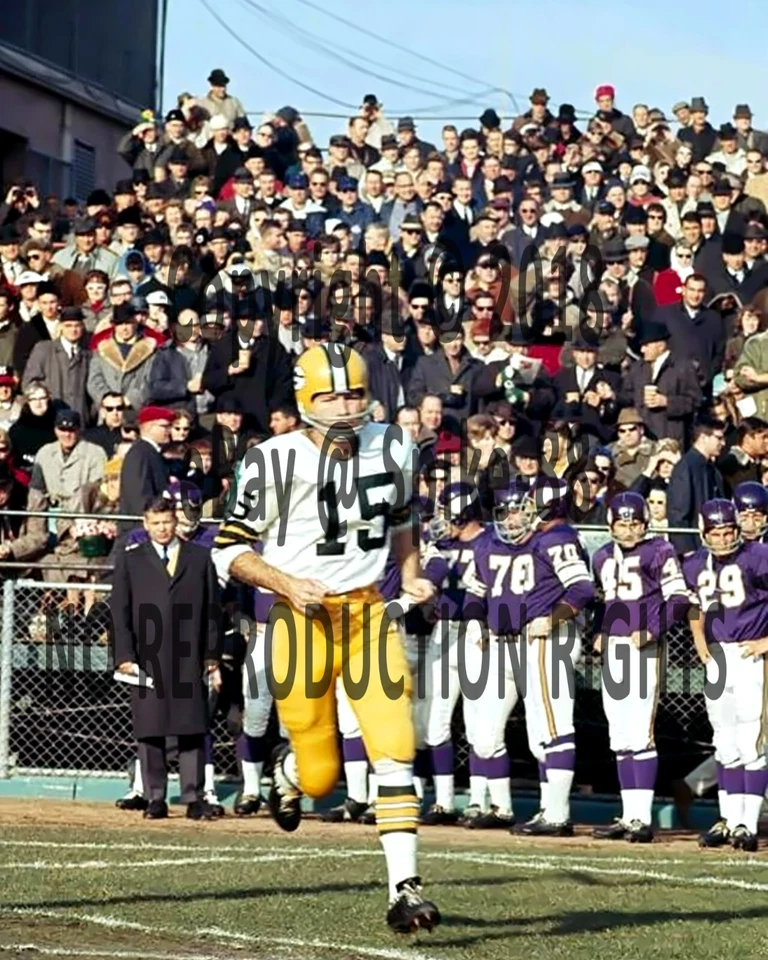 BART STARR GREEN BAY PACKERS VS. MINNESOTA VIKINGS RUNNING ONTO FIELD 1960'S - Image 1 of 1