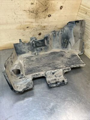 Suzuki Kingquad 750 AXI 2019 OEM tanque de combustible cubierta inferior Foto 1 de 4