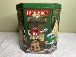 M&M's Weihnachten Happy Holidays Baumladen Kränze Stechpalme Metall Blechdose 6 x 5 2000 - Bild 1 von 10