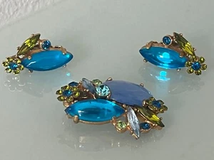 Vtg Juliana Style Rhinestone Pin Brooch & Clip on Earrings Set Blues and Greens - Picture 1 of 9