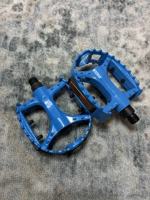 Pedal trampa Hardluck Bear 9/16" estilo KKT de la vieja escuela se adapta a bielas de 3 piezas azul Maui Foto 1 de 2