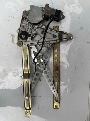 Mercedes Benz 380 SEC 1983 regulador de ventana delantero izquierdo W126 OEM Foto 1 de 4