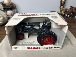 VINTAGE 1987 ERTL  1/16 INTERNATIONAL FARMALL F20 TRACTOR FARM TOY #260 A2 - Picture 1 of 6