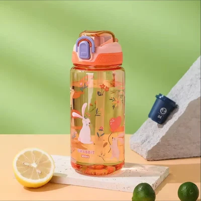 Botellas de agua creativas de dibujos animados con pajitas y tapas 600 ml para niños Foto 1 de 4