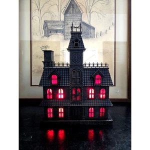 2018 Giggles Haunted House Light Up & Sound Halloween Decoration Cracker Barrel - Picture 1 of 9