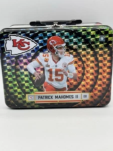 2025 Panini Revolution NFL Football Collectors Chest Patrick Mahomes SCATOLA VUOTA - Foto 1 di 10