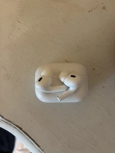 Apple AirPods Pro 2nd Generation with MagSafe Wireless Charging Case (USB‑C)... - Photo 1 sur 4