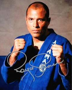 First UFC Champion Royce Gracie Signed Photo 8x10 COA 1 - Picture 1 of 1