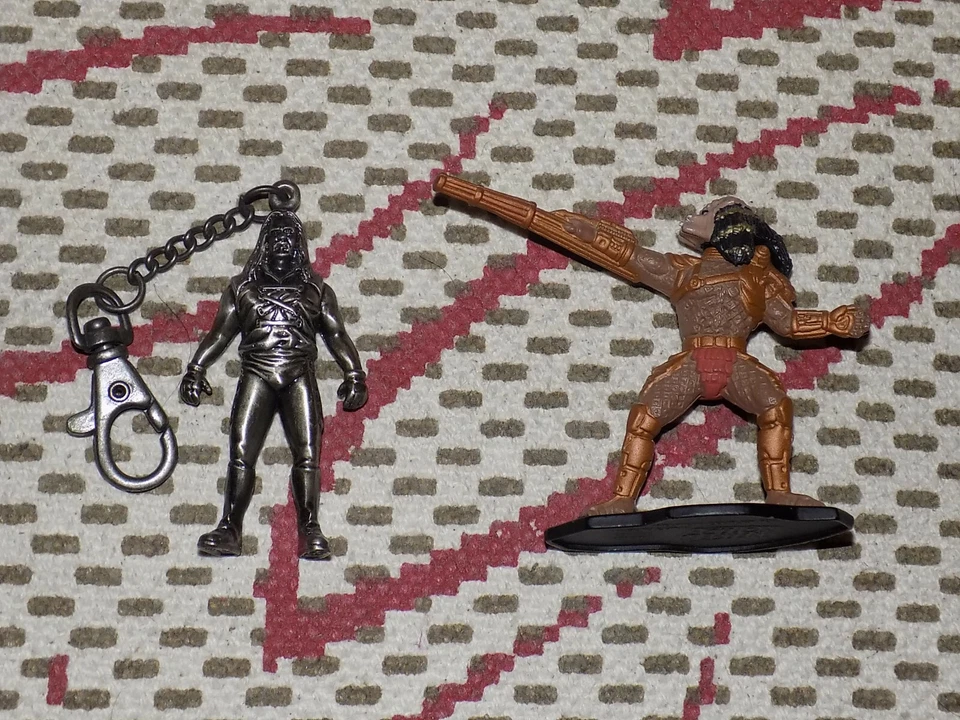 PREDATOR, 1994 ACTION MASTERS, THE UNDERTAKER, 1998 WWE, DIE-CAST FIGURES Foto 1 de 1