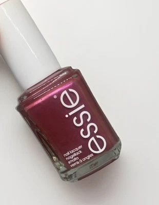 essie Nail Lacquer Nagellack 951 GOSSIP N‘ SPILL metallic mauve 13,5 ml - Bild 1 von 4