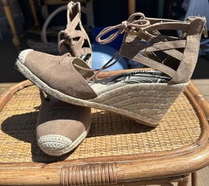DV DOLCE VITA Taupe scamosciato stringato zip posteriore espadrillas zeppa tacco tg 11 nuovo - Foto 1 di 5